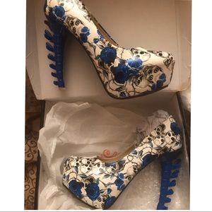 Vertebrae and skull heels